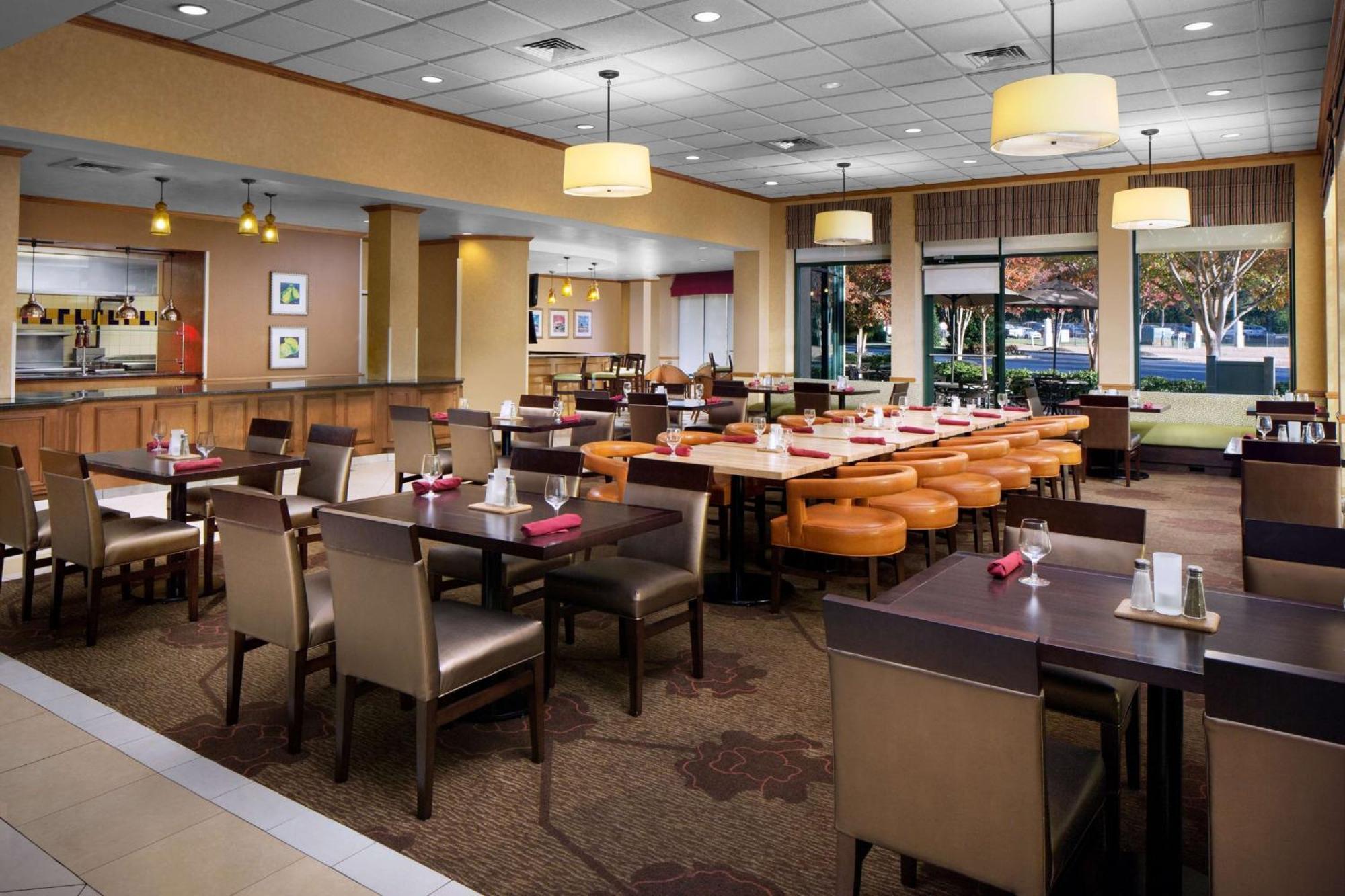 Hilton Garden Inn Atlanta Airport/Millenium Center College Park Bagian luar foto